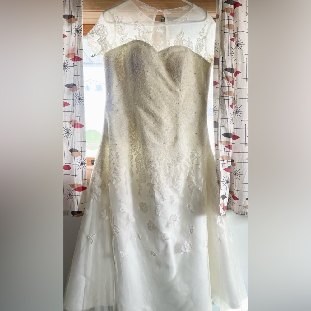 NEW - White Lace custom bridal Gown never used. Below the knee, 1950’s style